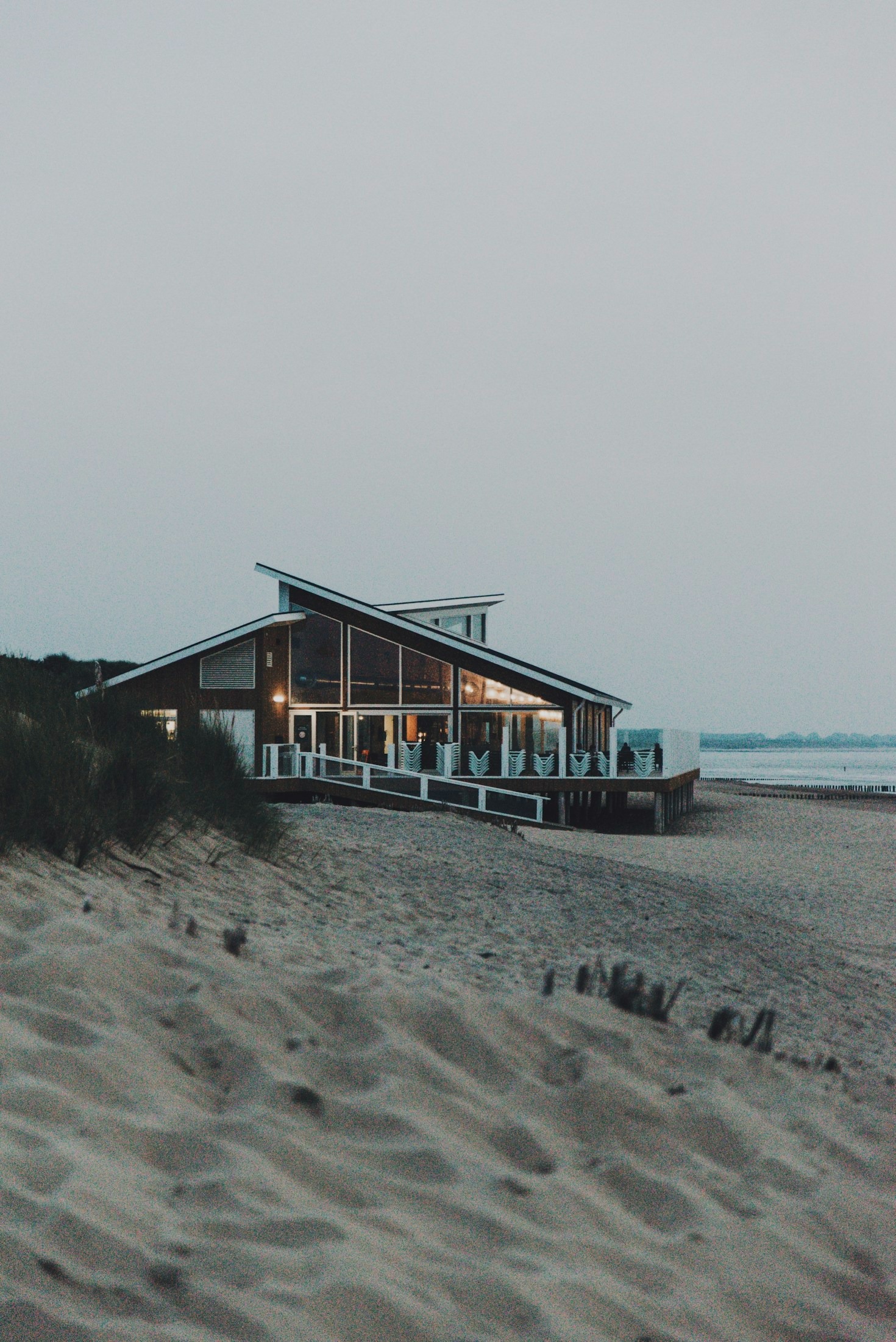 Os benefícios de uma hospedagem próxima à areia